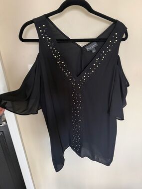 BOLD elements Black Cold-Shoulder V-Neck Blouse with Gold Studs